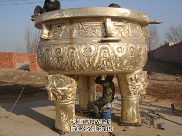 古纹路铸铜鎏金炉雕塑 古纹路铸铜鎏金炉雕塑
